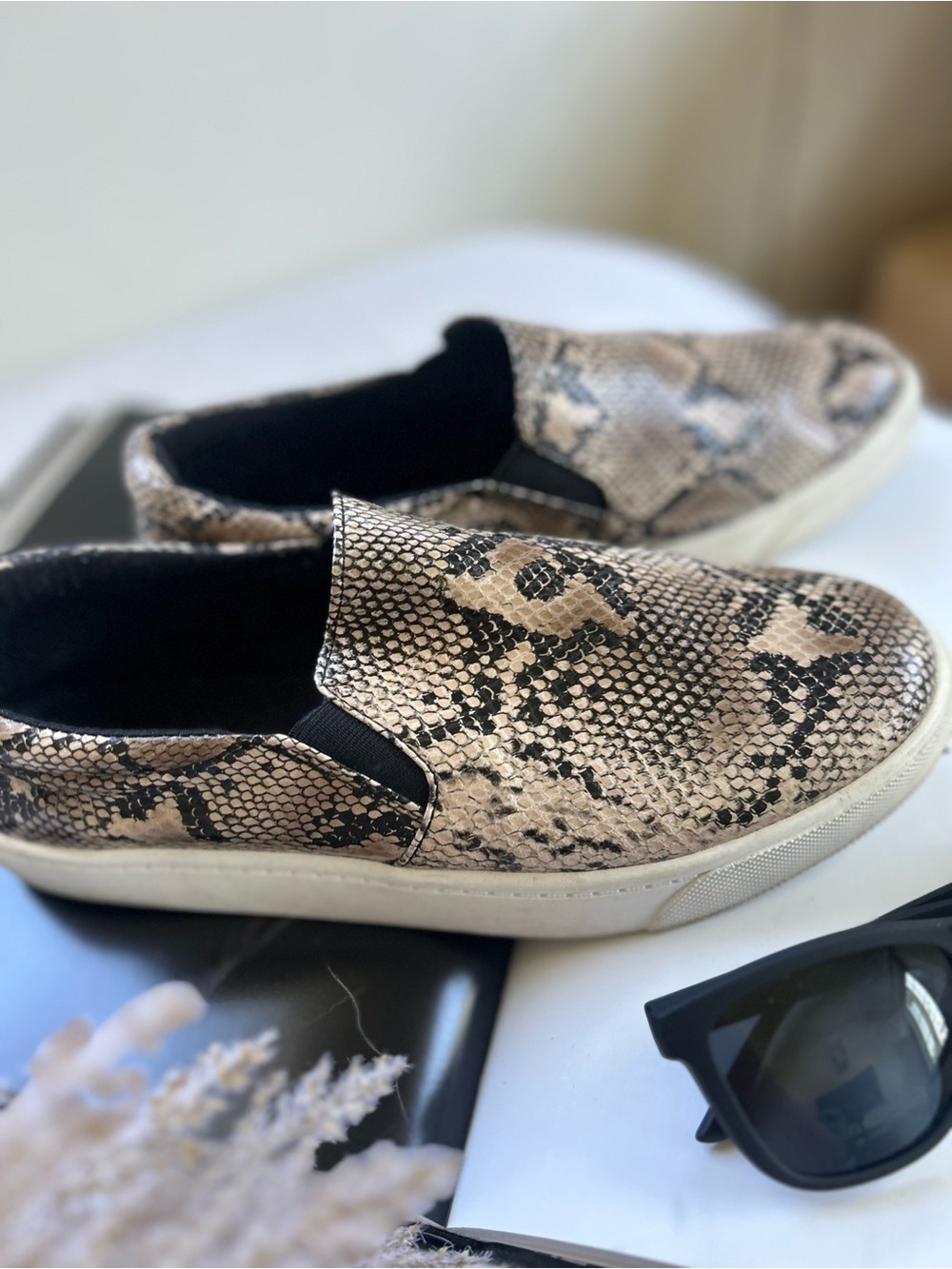 Daily shoes 8 Slip-On Sneakers in Beige Snake Print